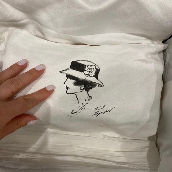 !SOLD! Chanel Boy! 🔥New condition! Size small. - Picture 2 of 8